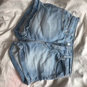 Levi’s shorts size 26